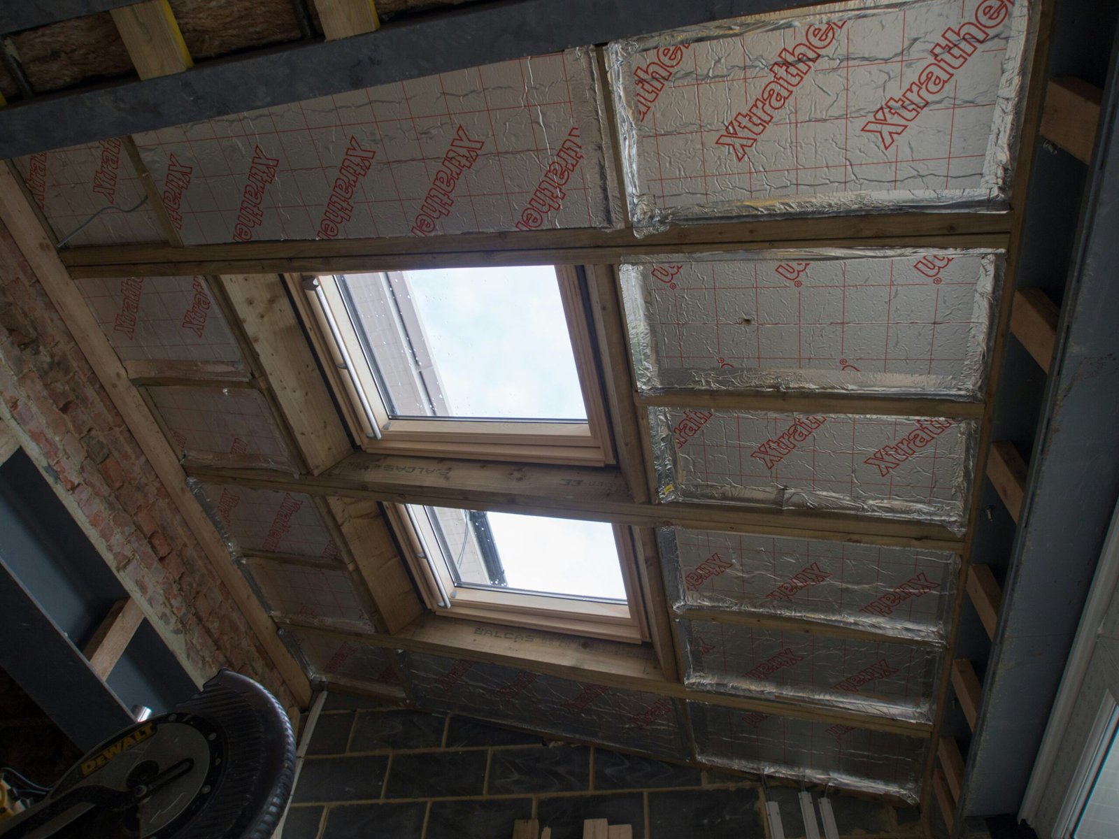 pose de Velux sécurisée et conforme aux normes